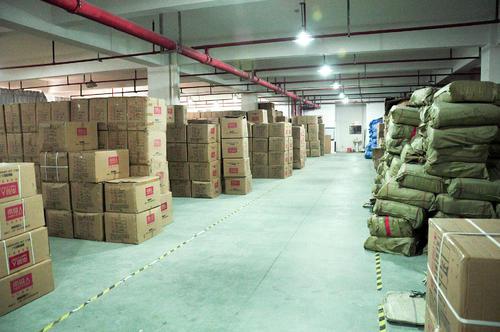 中國(guó)真正的貼牌巨頭,沒(méi)有工廠沒(méi)有門店,僅靠 搬運(yùn) 年賺40億